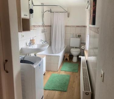 Lubstorf Apartment | Träumen unter Bäumen - Omas lütte Obstbutze am See