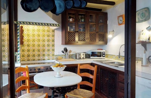 Jimena de la Frontera House | Traditional 18th century house with courtyard & pool in historic pueblo blanco