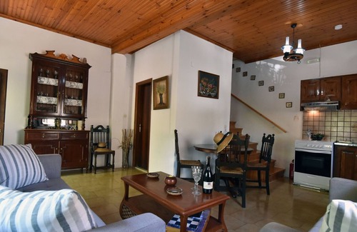 Antipernoi House | Traditional Greek Maisonette in Antiperni village