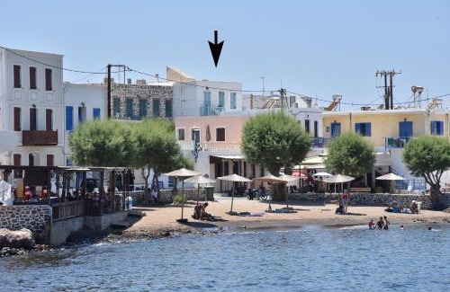 Mandraki House | Traditional house by the sea