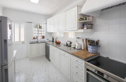 Vale de Centianes Villa | Traditional Portuguese villa for beach lovers; Connoisseurs and golfers