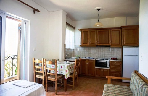 Mathia Apartment | Traditional stonehouse