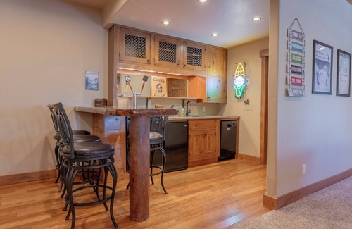 Granby House | Trailside Lodge: Indoor Putting Green, Hot Tub, Ski, Fish, Bike, & Golf
