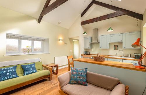 Felinfach House | Tranquil 1 bedroom cottage 15 mins drive to sea