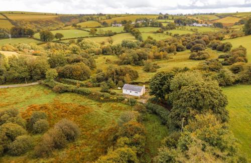 Felinfach House | Tranquil 1 bedroom cottage 15 mins drive to sea