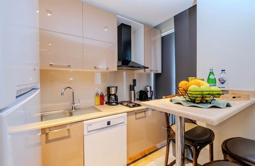 Kabatas Apartment | Tranquil 2-bedroom apartment with AC in Istanbul