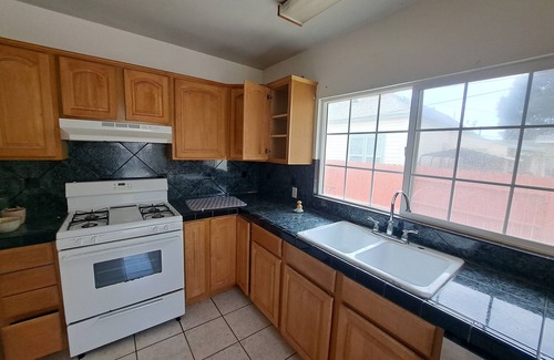Ventura House | Tranquil 2-bedroom house in Ventura with flower garden close to beach