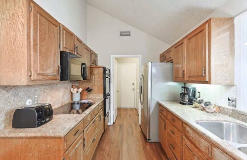 South Arlington House | Tranquil 2 BR Haven w/patio