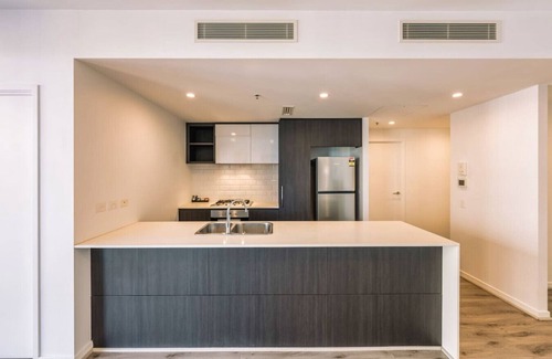 South Brisbane Apartment | Tranquil 2BR Stay Between Art and Sky