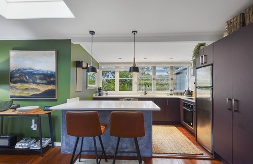 Titirangi Apartment | Tranquil Bush Haven - Gardens - Bayview