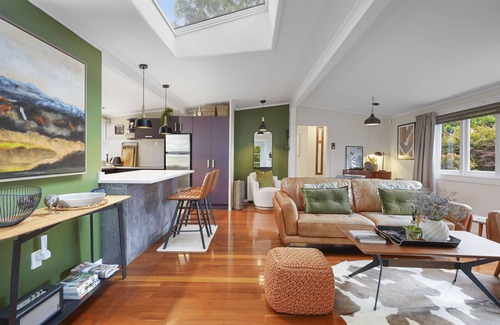 Titirangi Apartment | Tranquil Bush Haven - Gardens - Bayview