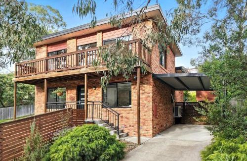 Geilston Bay House | Tranquil Bush Outlook Near City
