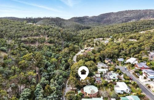 Geilston Bay House | Tranquil Bush Outlook Near City