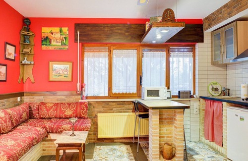 Galapagar Cottage | Tranquil Garden Hideaway