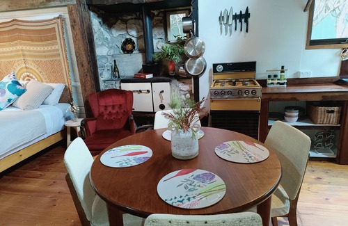 Newland House | Tranquil getaway amongst Melaleucas