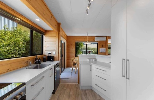 Kelvin Heights House | Tranquil Heights | Private Hot Tub