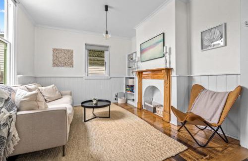 Invermay House | Tranquil Launceston Getaway - You'll fall in love!