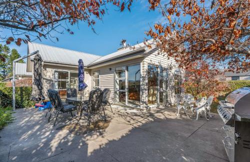Albert Town House | Tranquil on Ribbonwood - Wanaka Holiday Home