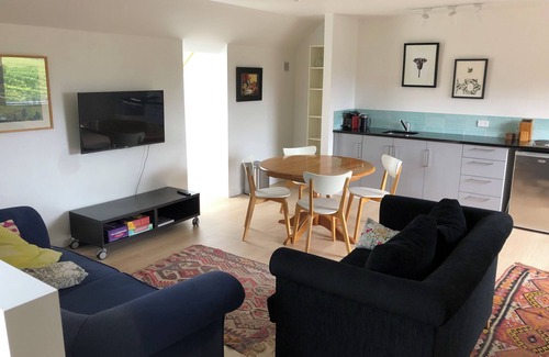 Renwick Apartment | Tranquil, private guest accommodation in beautiful garden setting