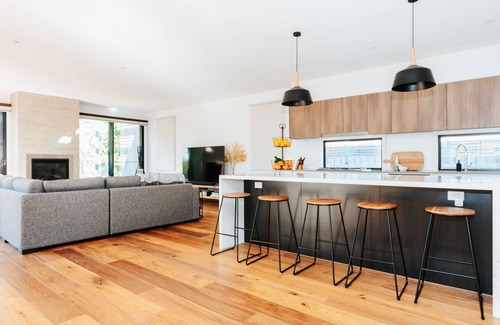 Flinders House | Tranquil Shores - Escape to the serene neighbourhood of The Avenue in Flinders