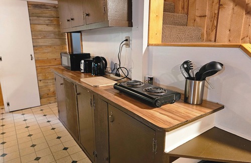 Kenny Lake House | Trapper Cabin: Two-bedroom Dog Friendly