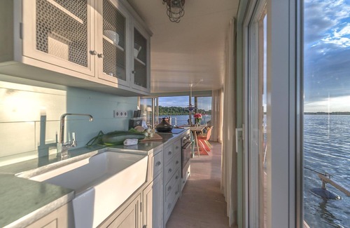 Uecker-Randow Boat Rental | TraumHaff Dreamy houseboat La Pèniche II, Baltic design with sauna