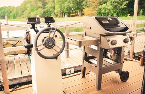 Bad Saarow Boat Rental | TraumZeitBoot Heidi - exklusiver Festlieger in perfekter Lage am Scharmützelsee Bad Saarow