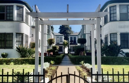 Downtown Los Angeles Apartment | Traveling Healthcare-workers, NURSES, Corporate Travelers. a 60 Night Minimum.