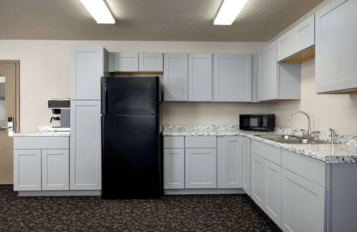 Vaughn Hotel | Travelodge by Wyndham Vaughn