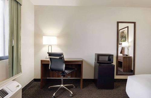 Vaughn Hotel | Travelodge by Wyndham Vaughn