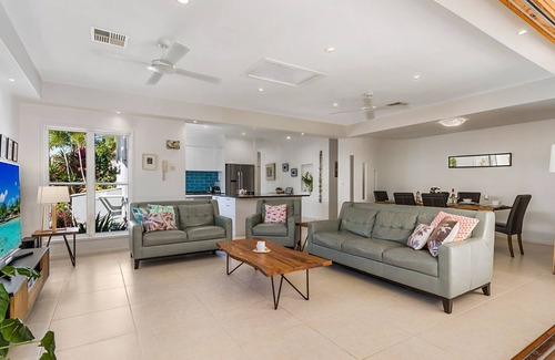 Noosaville House | Treasure Cove 6 - Walk to Noosa River, restaurants of Gympie terrace & the Noosaville shops