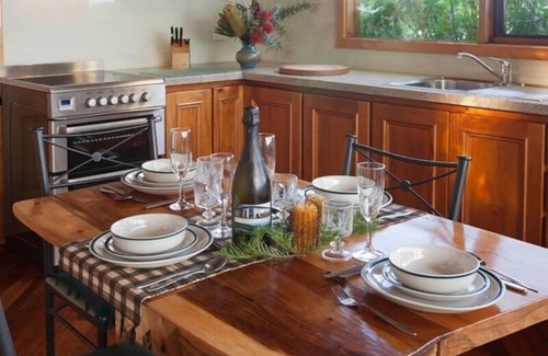 Johanna Cottage | Tree Frog Cottage on the Great Ocean Road.