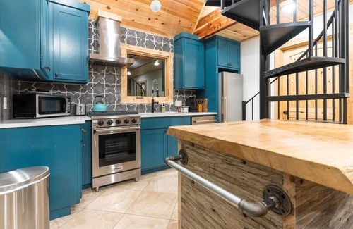 Bentonville House | Tree House Oasis, conveniently located in the heart of Bentonville