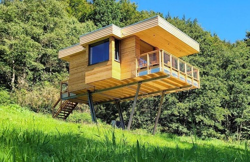 Uslar Apartment | Tree house Sollingblick, living/bedroom - Baumhaushotel Solling