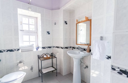 Binsar Hotel | Tree of Life Grand Oak Manor, Binsar Wildlife Sanctuary