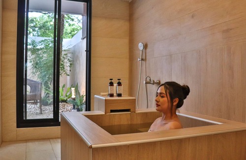 Chomphu Hotel | Tree Tara Hotel