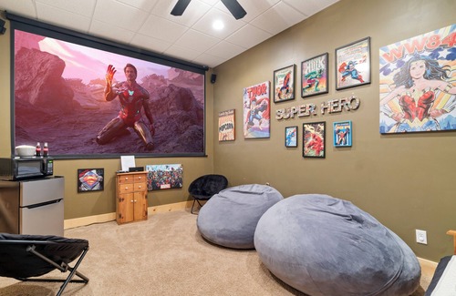 Helen House | Tree Top Haus! Dog Friendly! Relaxing Hot Tub! Cozy Movie Room! & Fun Game Room!