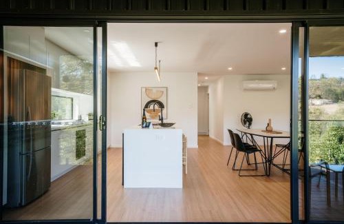 South Launceston House | Tree Top Haven Itas