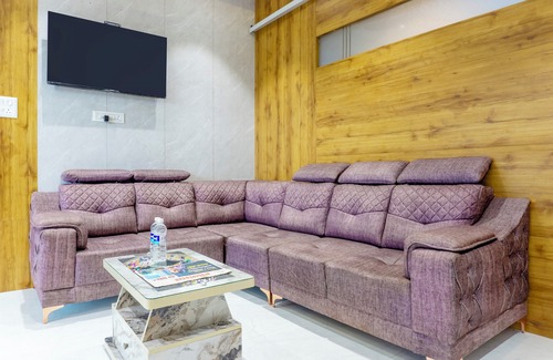 Rajgurunagar Hotel | Treebo Aura Inn Regency