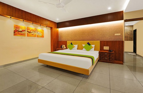 Kolhapur Hotel | Treebo Surya Comforts, 200 Mtrs From Kolhapur Railway Station