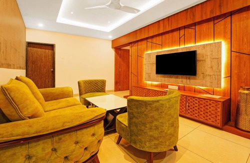 Kolhapur Hotel | Treebo Surya Comforts, 200 Mtrs From Kolhapur Railway Station