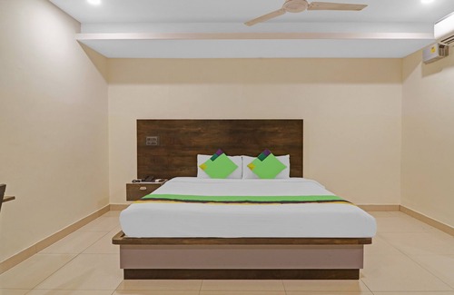 Hyderabad House | Treebo Tee