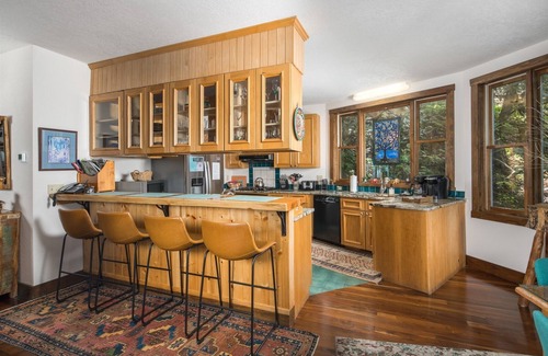 Apple Ridge House | Treehaven 2BR/2.5 BA Upscale Home near Blowing Rock