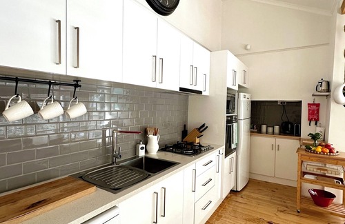 Grange House | Treehouse by the Sea