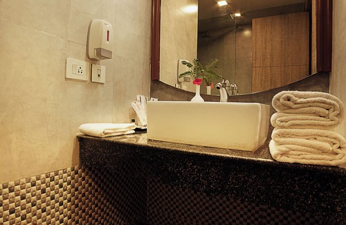 Behror Hotel | TreeHouse Sunrise Resort & Caravan Park