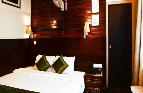 Kuthar Hotel | Treeoise Resort