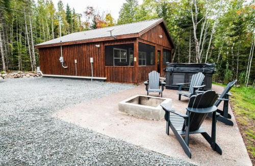 Smiths Corner House | Treeside Retreat with Hot tub