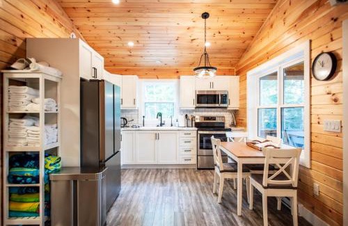 Smiths Corner House | Treeside Retreat with Hot tub