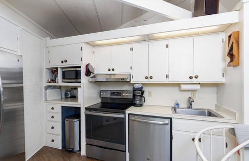 Village of Four Seasons Cottage | Treetop Village 14. Pet-friendly; Pool & Slips steps away; Sleeps 10