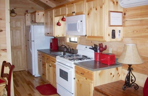 Hendersonville Cabin | Treetops Cabin-Peaceful 1BR 20-Acre Rural Retreat-HotTub-WiFi-Near Asheville
